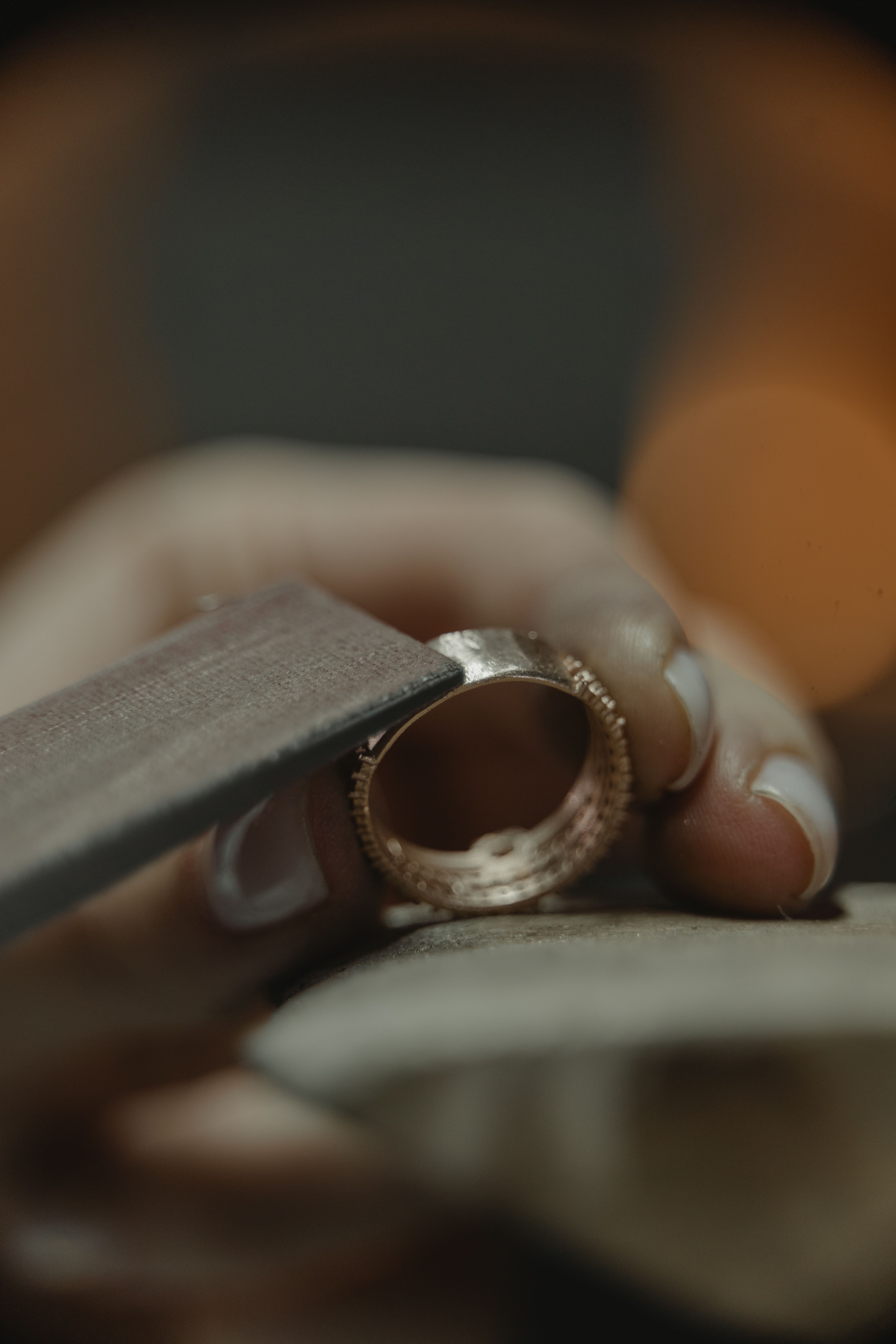 Metal forjado a mano — soldadura y texturas